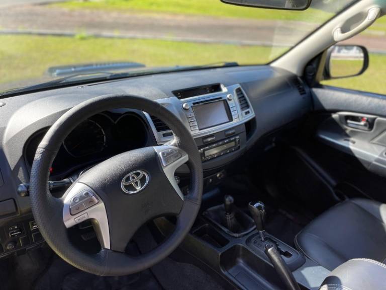 TOYOTA - HILUX - 2014/2014 - Azul - R$ 129.900,00