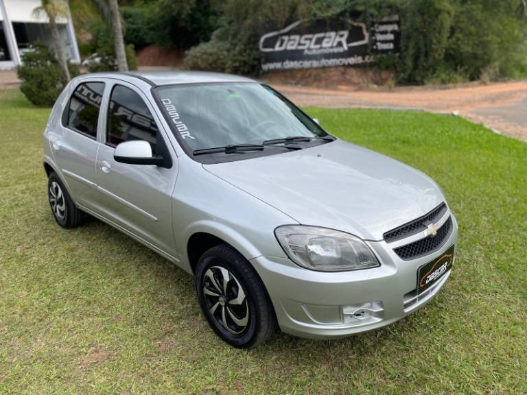 CHEVROLET - CELTA - 2012/2013 - Prata - R$ 36.900,00