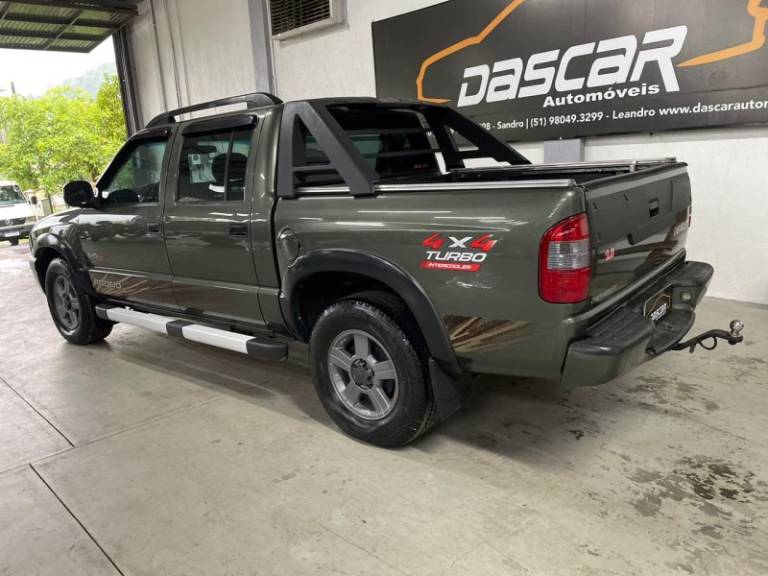 CHEVROLET - S10 - 2011/2011 - Verde - R$ 84.900,00