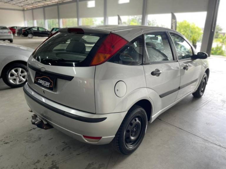 FORD - FOCUS - 2008/2008 - Prata - R$ 27.900,00