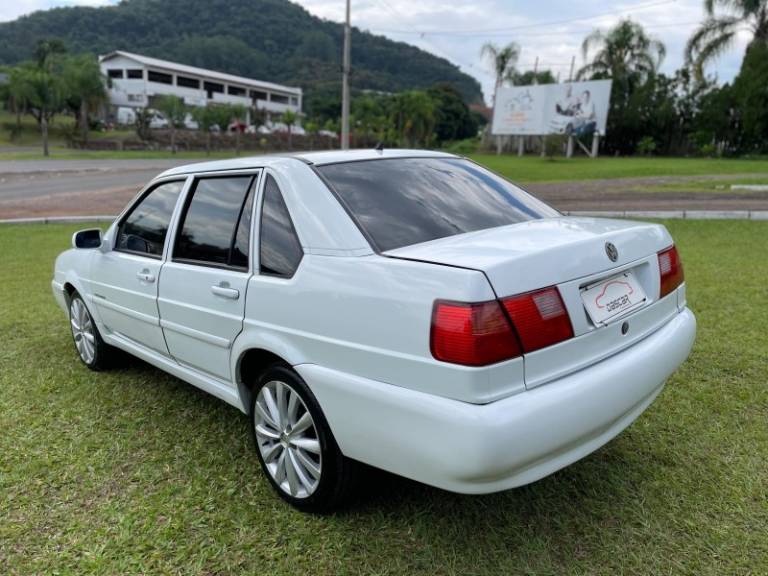 VOLKSWAGEN - SANTANA - 1999/2000 - Branca - R$ 21.900,00