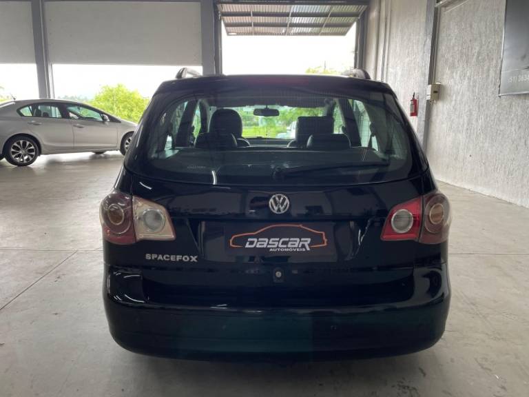 VOLKSWAGEN - SPACEFOX - 2006/2007 - Preta - R$ 34.900,00