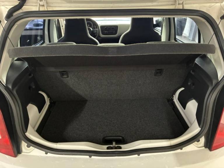 VOLKSWAGEN - UP - 2014/2015 - Branca - R$ 44.900,00