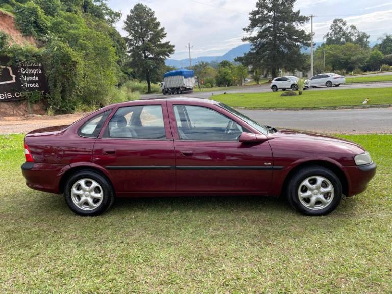 CHEVROLET - VECTRA - 1996/1997 - Vermelha - R$ 19.900,00