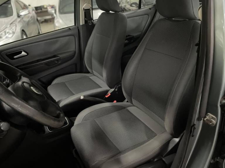 VOLKSWAGEN - FOX - 2010/2011 - Cinza - R$ 34.900,00