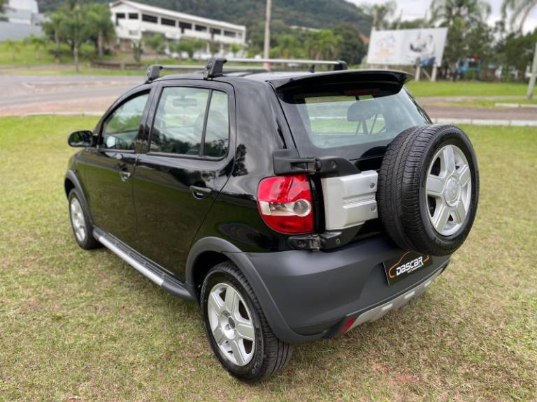VOLKSWAGEN - CROSSFOX - 2008/2009 - Preta - R$ 36.900,00
