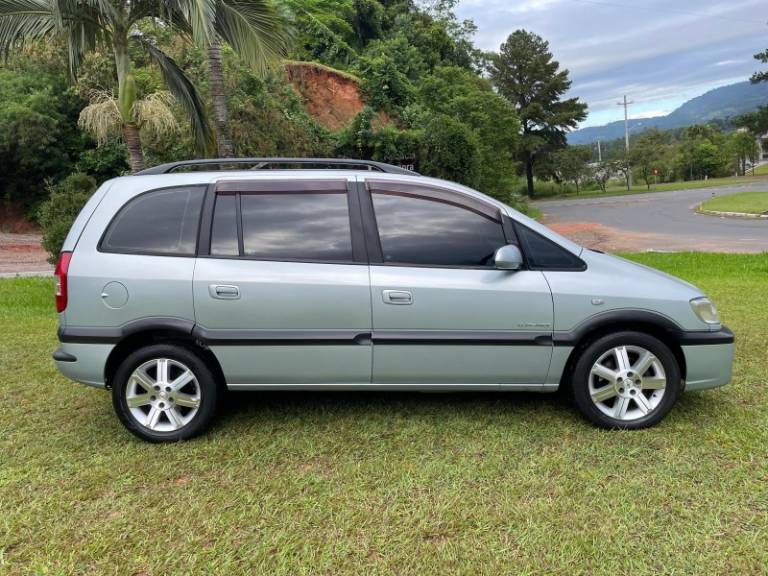 CHEVROLET - ZAFIRA - 2009/2010 - Prata - R$ 38.900,00